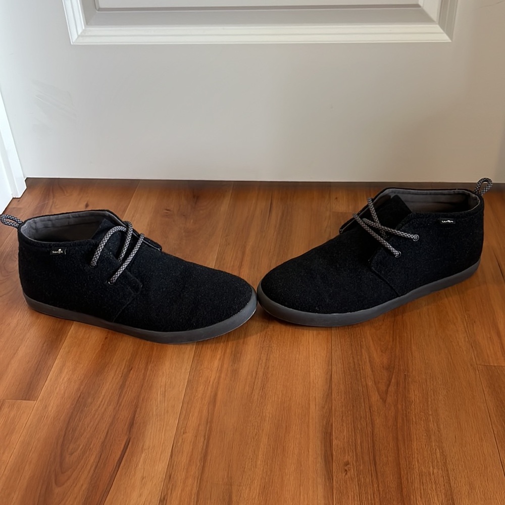 Black light wool men’s shoes size 9.5 Sanuk shoes